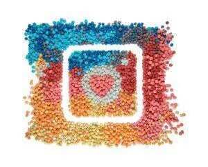 Icono de Instagram con puntos de color naranja, rojo, rosa, azul y celeste.
