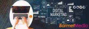 Imagen de diseño de un portátil en con la palabra digital marketing.