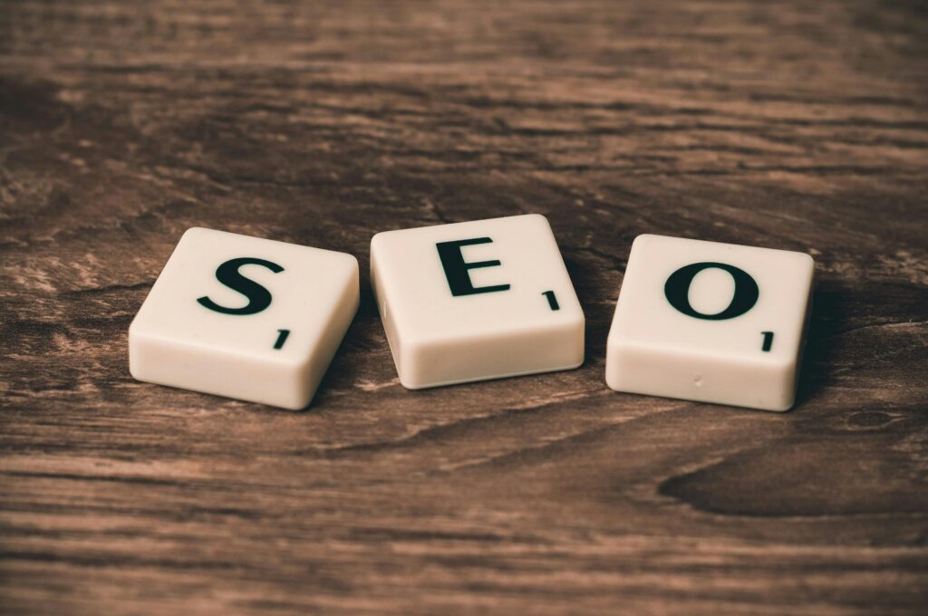 Piezas de Scrabble forma la palabra SEO