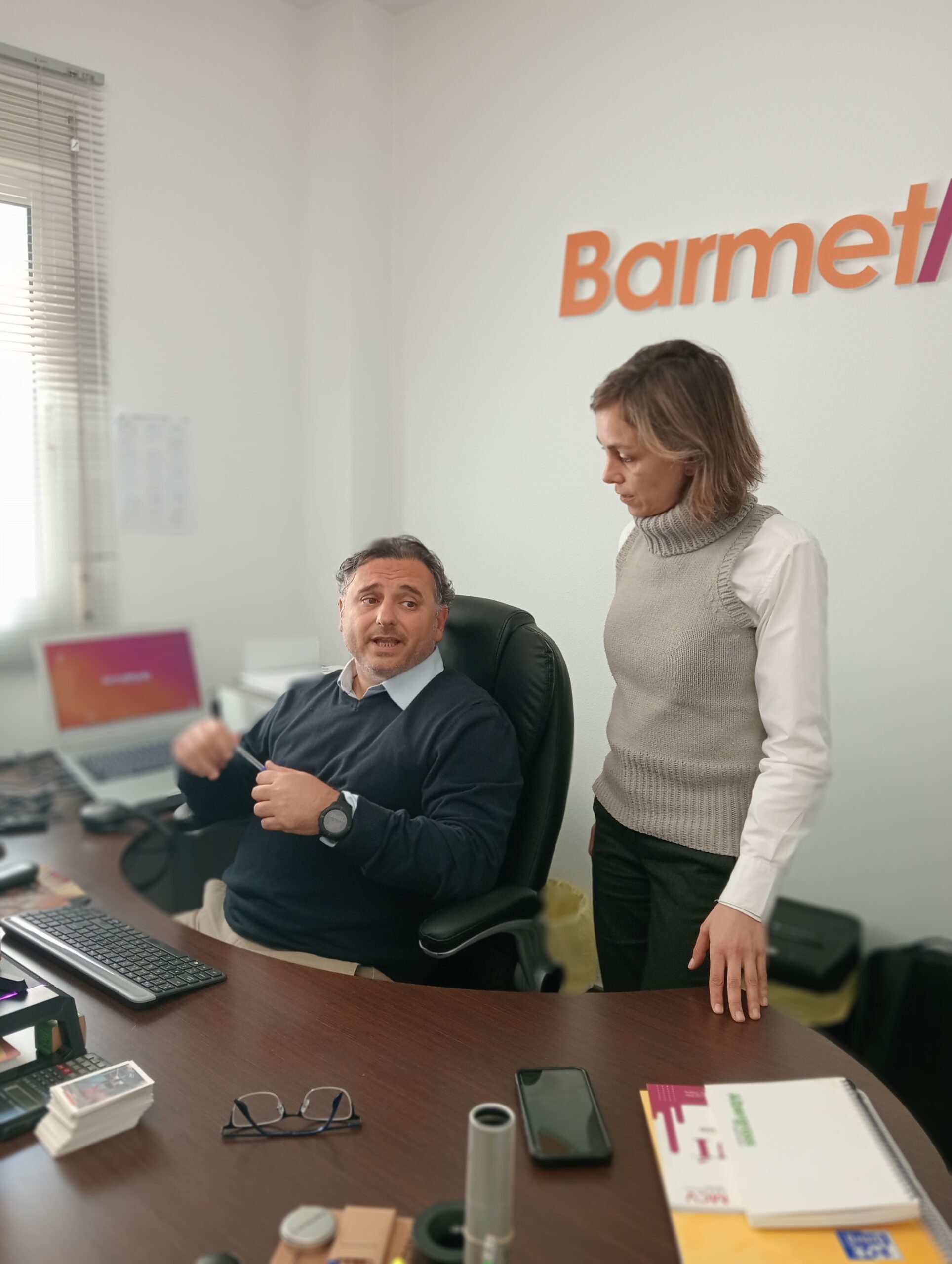 Equipo reunido en BarmetMedia.