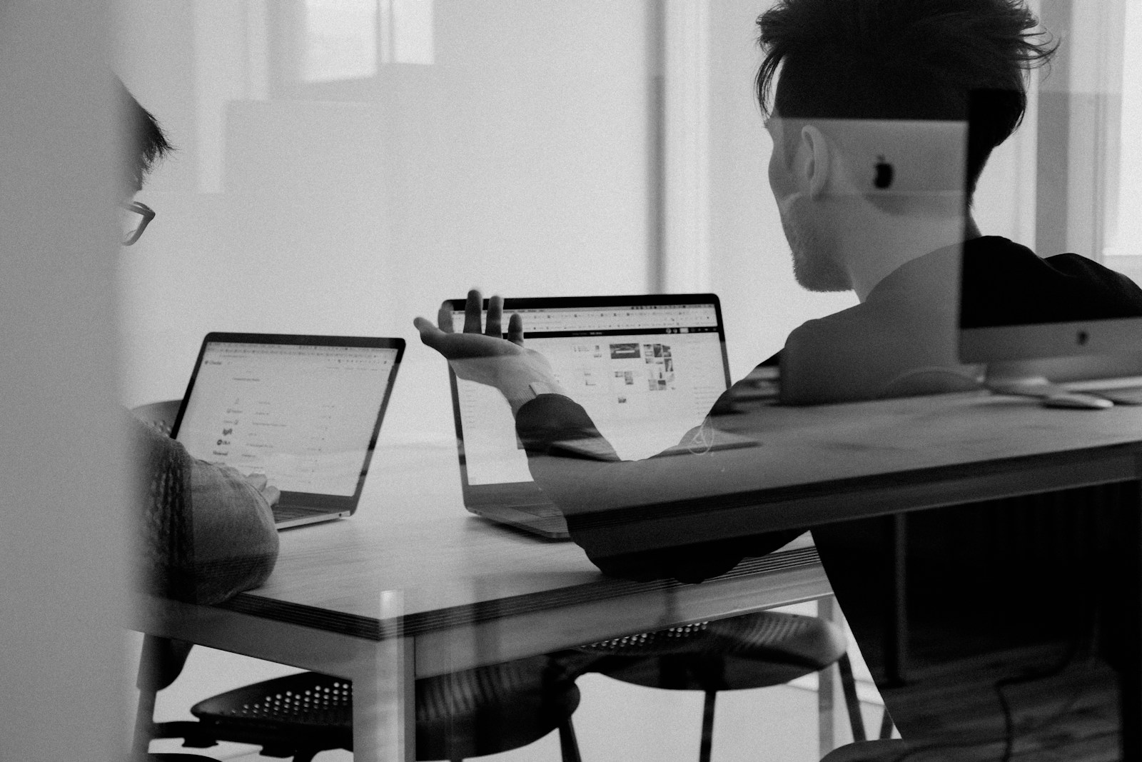 CRM para pymes con panel de contactos oportunidades y métricas comerciales