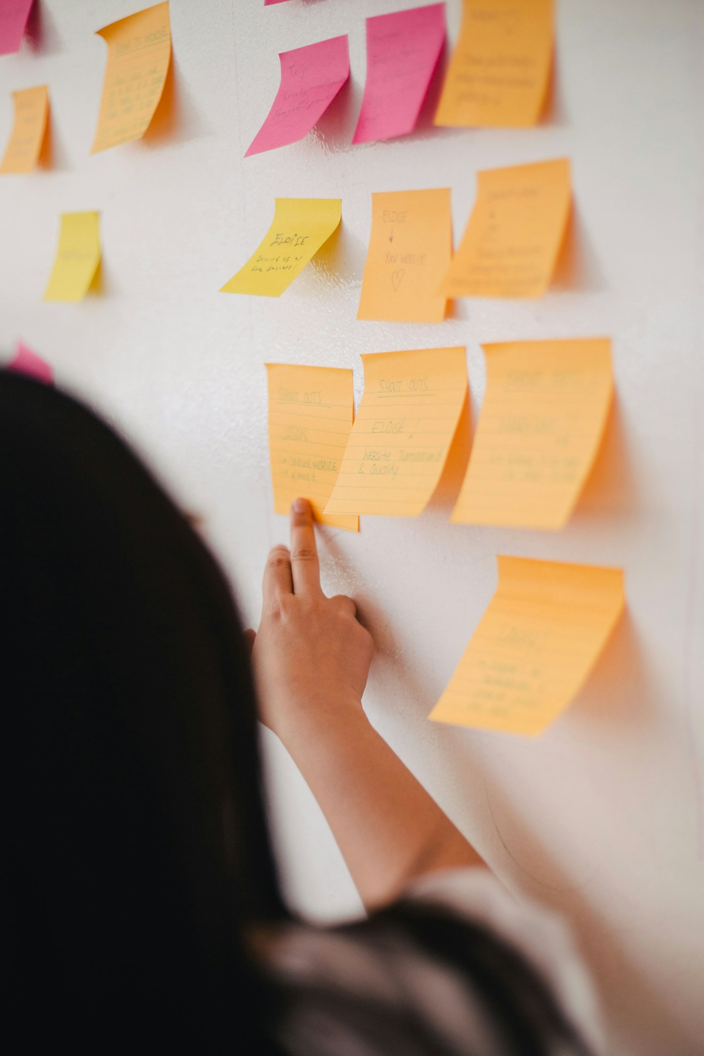 Embudo de inbound marketing para pymes con contenidos leads CRM y ventas