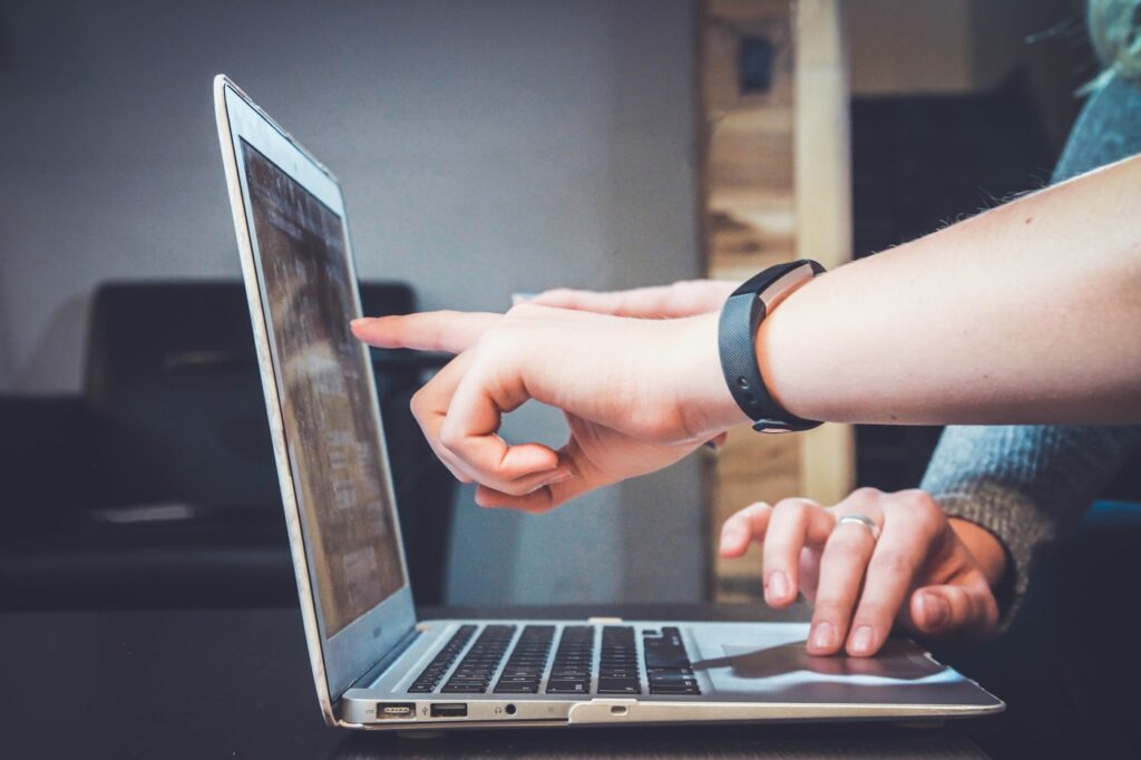 Flujo de automatización de leads conectado a CRM y campañas de marketing para pymes